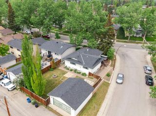 Photo 3: 664 Midridge Drive SE in Calgary: Midnapore Detached for sale : MLS®# A2053086
