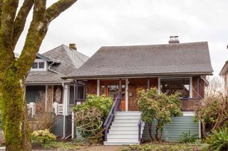 Photo 1: 1956 E 13TH Avenue in Vancouver: Grandview VE House for sale in "TROUT LAKE - COMMERCIAL DRIVE" (Vancouver East)  : MLS®# R2239330