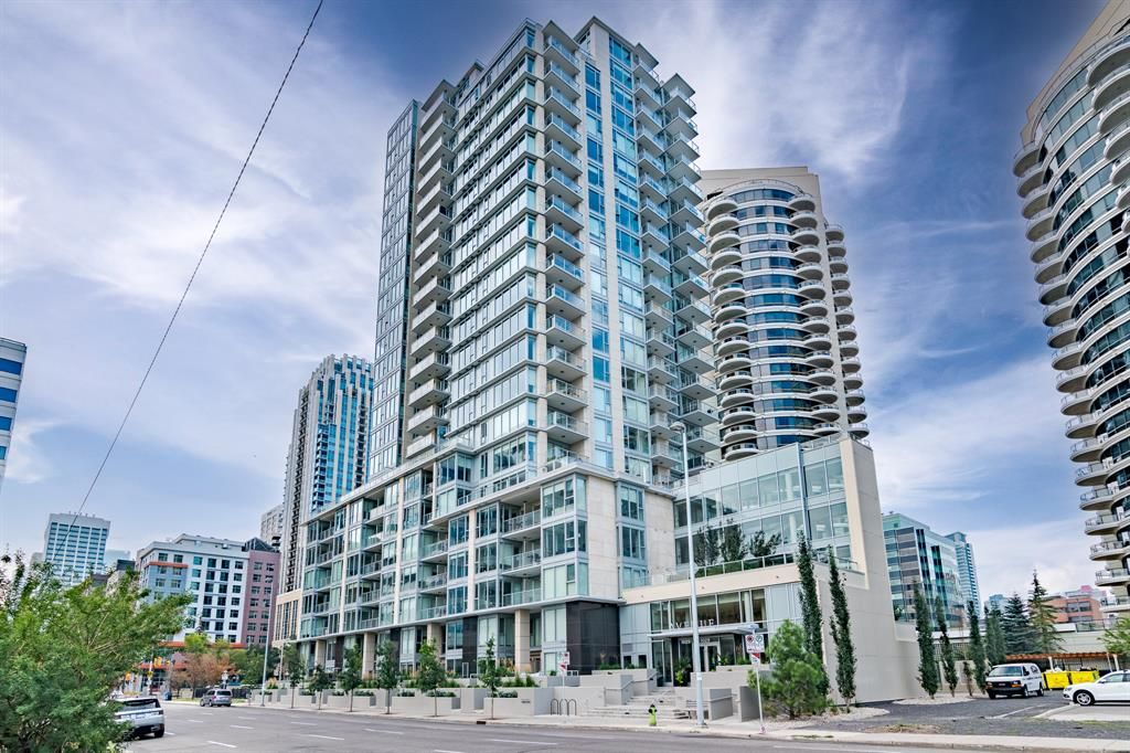 Main Photo: 601 1025 5 Avenue SW in Calgary: Downtown West End Apartment for sale : MLS®# A2077789