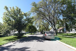 Photo 27: 833 Lorette Avenue in Winnipeg: Crescentwood Residential for sale (1B)  : MLS®# 202222503