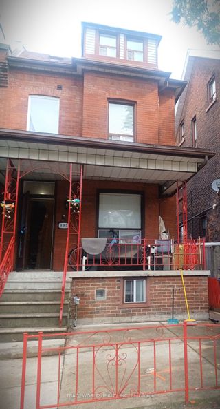 Main Photo: 992 Dundas Street W in Toronto: Trinity-Bellwoods House (3-Storey) for sale (Toronto C01)  : MLS®# C8190922