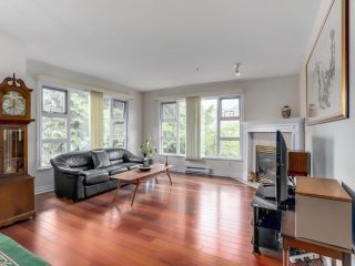 Photo 3: 307 988 W 54TH Avenue in Vancouver: South Cambie Condo for sale in "HAWTHORNE VILLA" (Vancouver West)  : MLS®# R2284275
