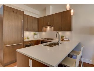 Photo 2: 300 2432 HAYWOOD Avenue in West Vancouver: Dundarave Condo for sale in "THE HAYWOOD" : MLS®# V1110877