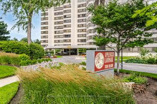 Photo 2: PH10 1300 Bloor Street in Mississauga: Applewood Condo for sale : MLS®# W8189866