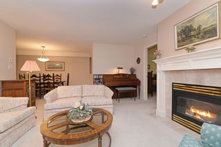 Photo 4: 110 1140 STRATHAVEN Drive in North Vancouver: Northlands Condo for sale in "Strathaven" : MLS®# R2178970