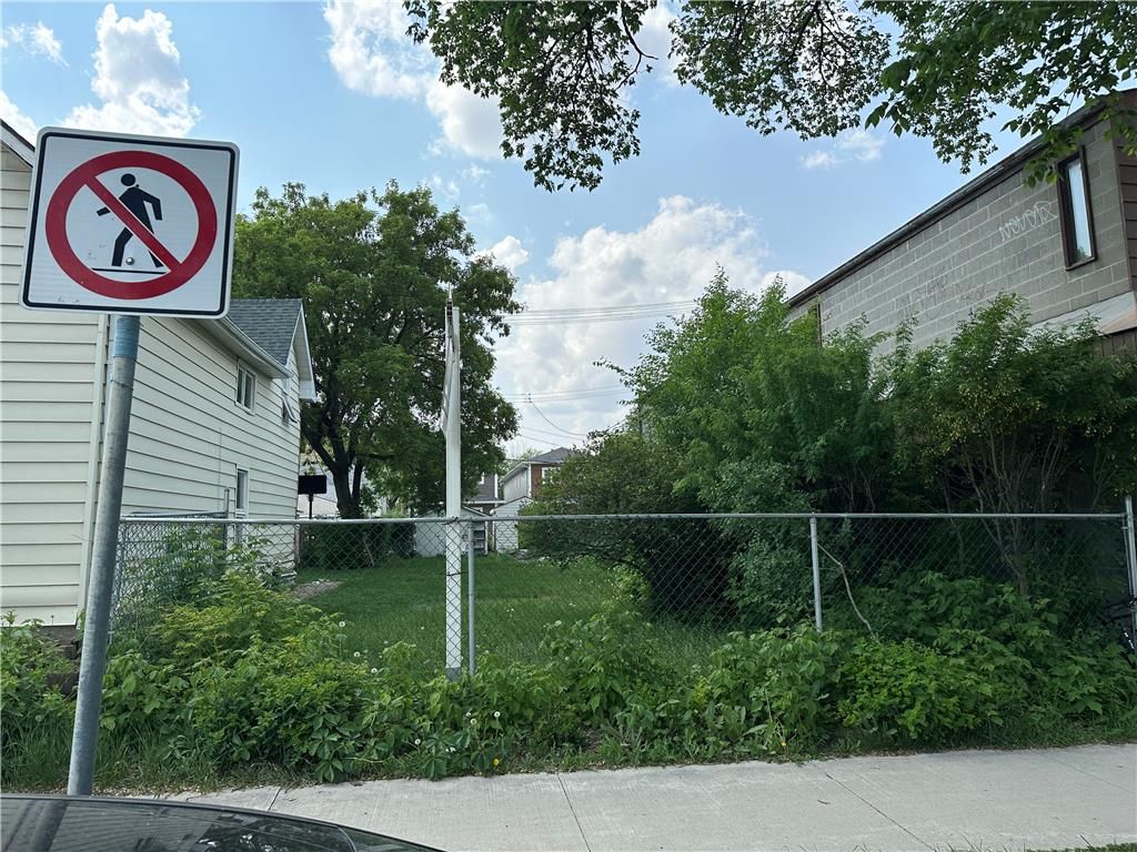 Main Photo: 571 Des Meurons Street in Winnipeg: St Boniface Residential for sale (2A)  : MLS®# 202318837