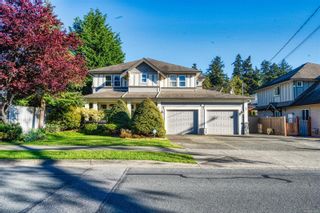 Main Photo: 817 Rogers Ave in Saanich: SE High Quadra House for sale (Saanich East)  : MLS®# 962627