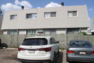 Photo 1: 2 511 64 Avenue NE in Calgary: Thorncliffe Row/Townhouse for sale : MLS®# A2033012