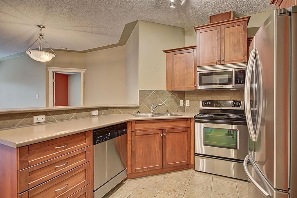 Main Photo: 319 20 Discovery Ridge Close SW in Calgary: Discovery Ridge Apartment for sale : MLS®# A1228081