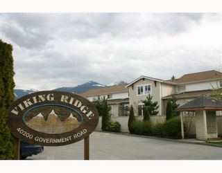 Photo 2: 22 40200 GOVERNMENT Road in Squamish: Garibaldi Estates Townhouse for sale in "VIKING RIDGE" : MLS®# V761527