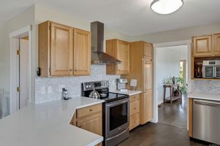 Photo 12: 8558 Lochside Dr in North Saanich: NS Bazan Bay House for sale : MLS®# 904115