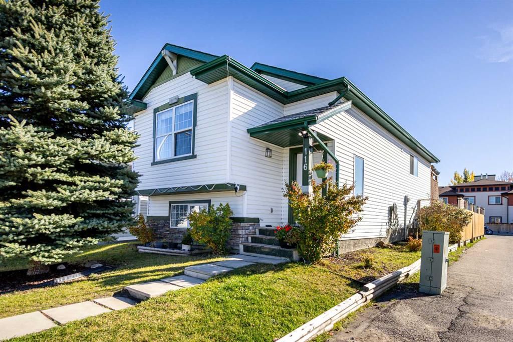 Main Photo: 116 Everridge Way SW in Calgary: Evergreen Detached for sale : MLS®# A2084911