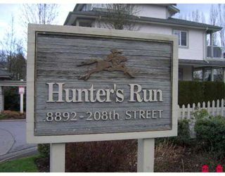Photo 2: 8892 208TH Street in Langley: Walnut Grove Townhouse for sale in "HUNTERS RUN" : MLS®# F2705716