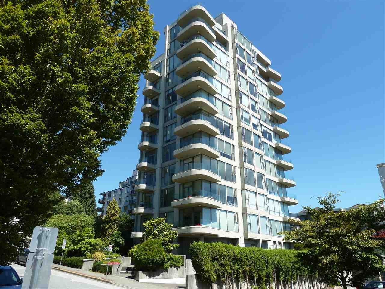 Main Photo: 402 570 18TH Street in West Vancouver: Ambleside Condo for sale in "WENTWORTH" : MLS®# R2194488