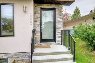 Photo 3: 3303 2 Street NW in Calgary: Highland Park Semi Detached (Half Duplex) for sale : MLS®# A1223427