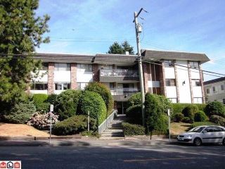 Photo 1: 202 1330 MARTIN Street: White Rock Condo for sale in "THE COACH HOUSE" (South Surrey White Rock)  : MLS®# F1400148