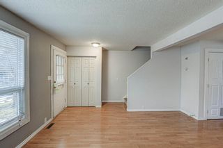 Photo 7: 323 Queenston Heights SE in Calgary: Queensland Row/Townhouse for sale : MLS®# A1203860
