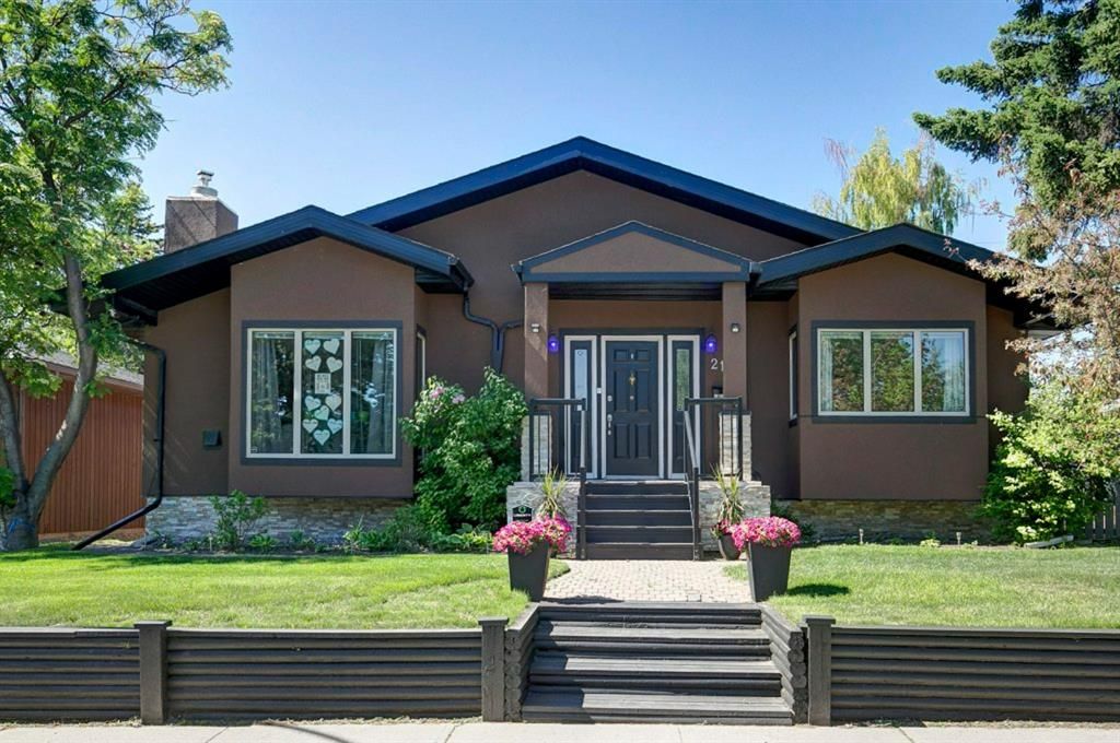 Main Photo: 21 Malibou Road SW in Calgary: Meadowlark Park Detached for sale : MLS®# A1121148
