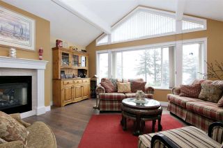 Photo 2: 7 8590 SUNRISE Drive in Chilliwack: Chilliwack Mountain Townhouse for sale in "MAPLE HILLS" : MLS®# R2441091