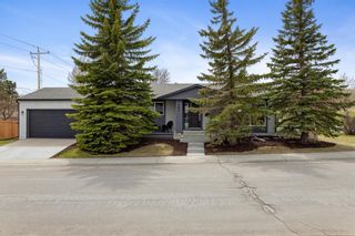 Photo 2: 224 Norseman Road NW in Calgary: North Haven Upper Detached for sale : MLS®# A1107239