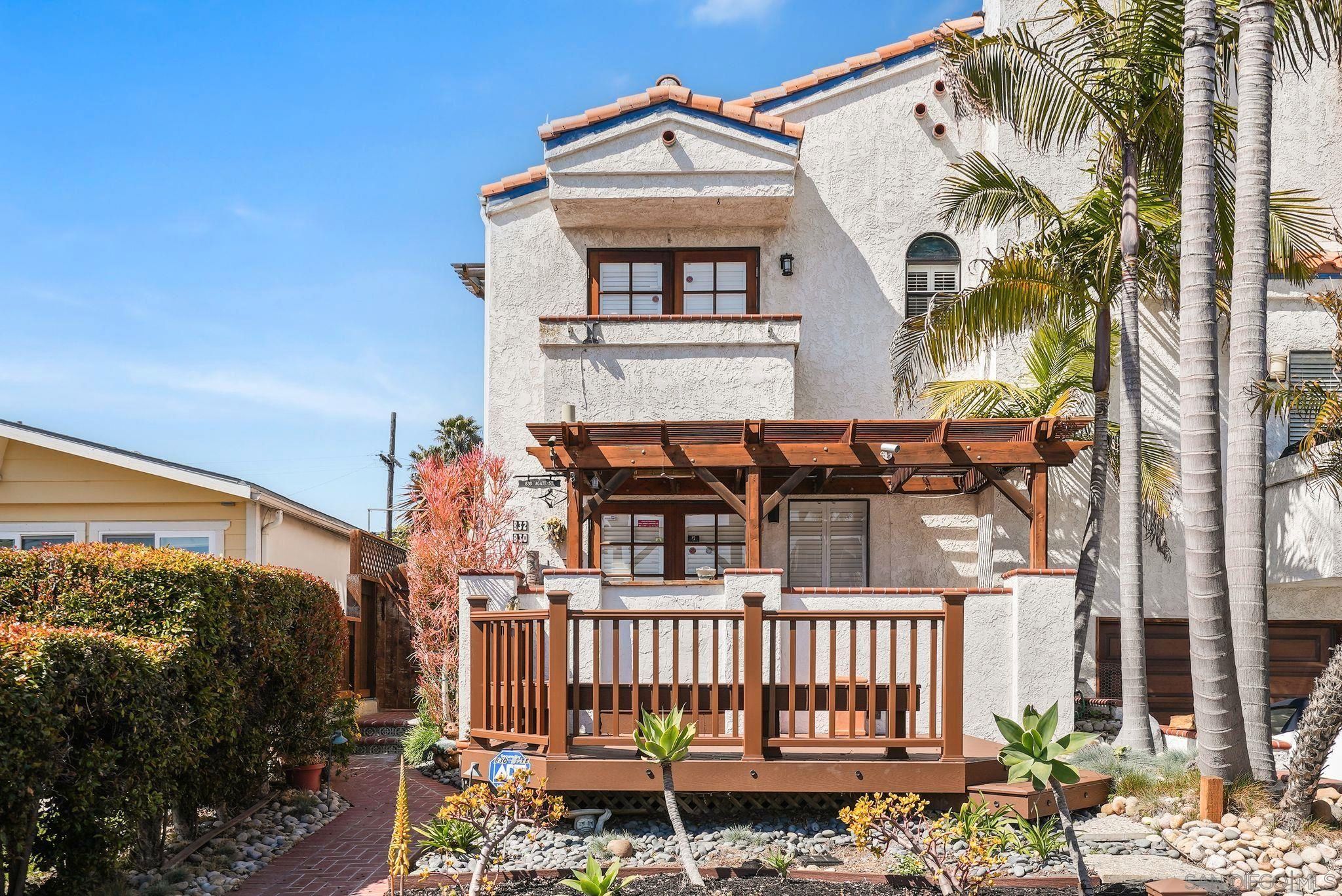 Main Photo: PACIFIC BEACH Townhouse for sale : 2 bedrooms : 830 Agate Street in San Diego