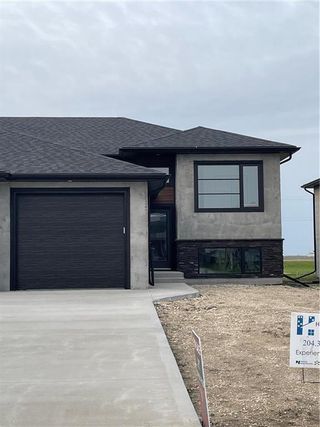 Photo 1: 29 Murcar Street in Niverville: The Highlands Residential for sale (R07)  : MLS®# 202307810