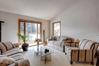 Photo 2: 94 Sandpiper Way NW in Calgary: Sandstone Valley Detached for sale : MLS®# A1216319
