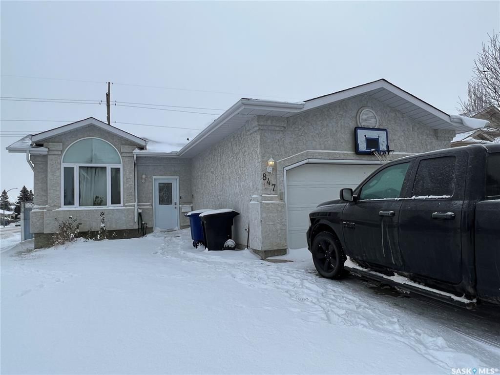 Main Photo: 847 Brabant Crescent in Saskatoon: Lakeridge SA Residential for sale : MLS®# SK913918