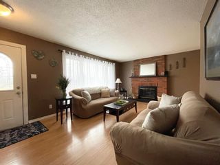Photo 2: 177 ERMINE Crescent: Fort McMurray Detached for sale : MLS®# A2040559