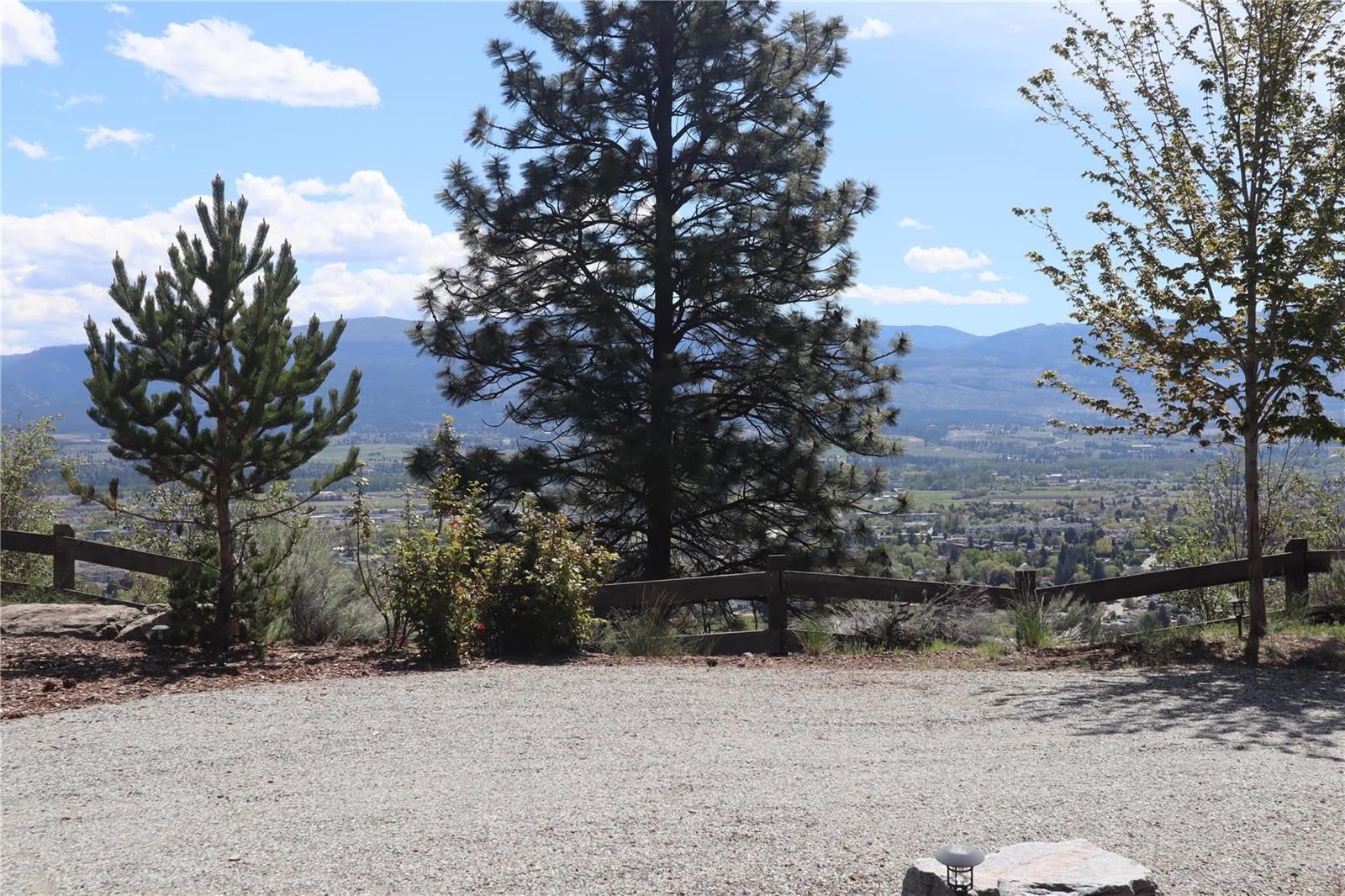 Main Photo: 1193 Parkbluff Lane, in Kelowna: Vacant Land for sale : MLS®# 10252591