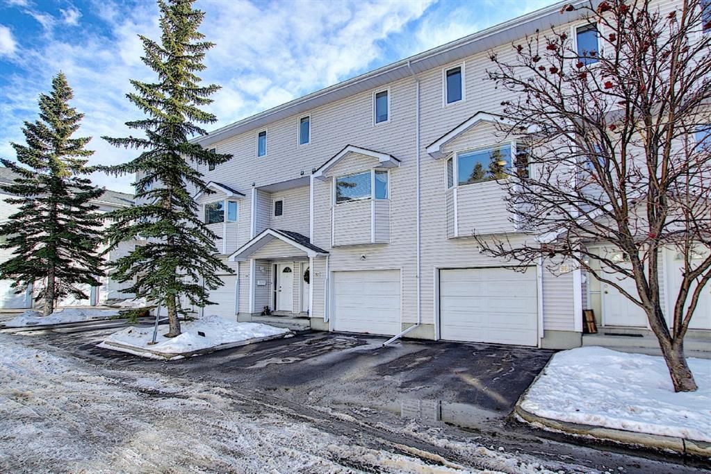 Main Photo: 96 Glenbrook Villas SW in Calgary: Glenbrook Row/Townhouse for sale : MLS®# A1072374