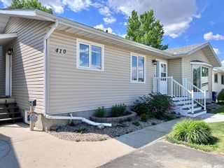 Photo 2: 410 McGillivray Street in Outlook: Residential for sale : MLS®# SK898271