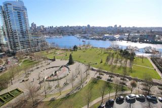 Photo 1: 1606 583 BEACH Crescent in Vancouver: Yaletown Condo for sale in "TWO PARK WEST" (Vancouver West)  : MLS®# R2783089
