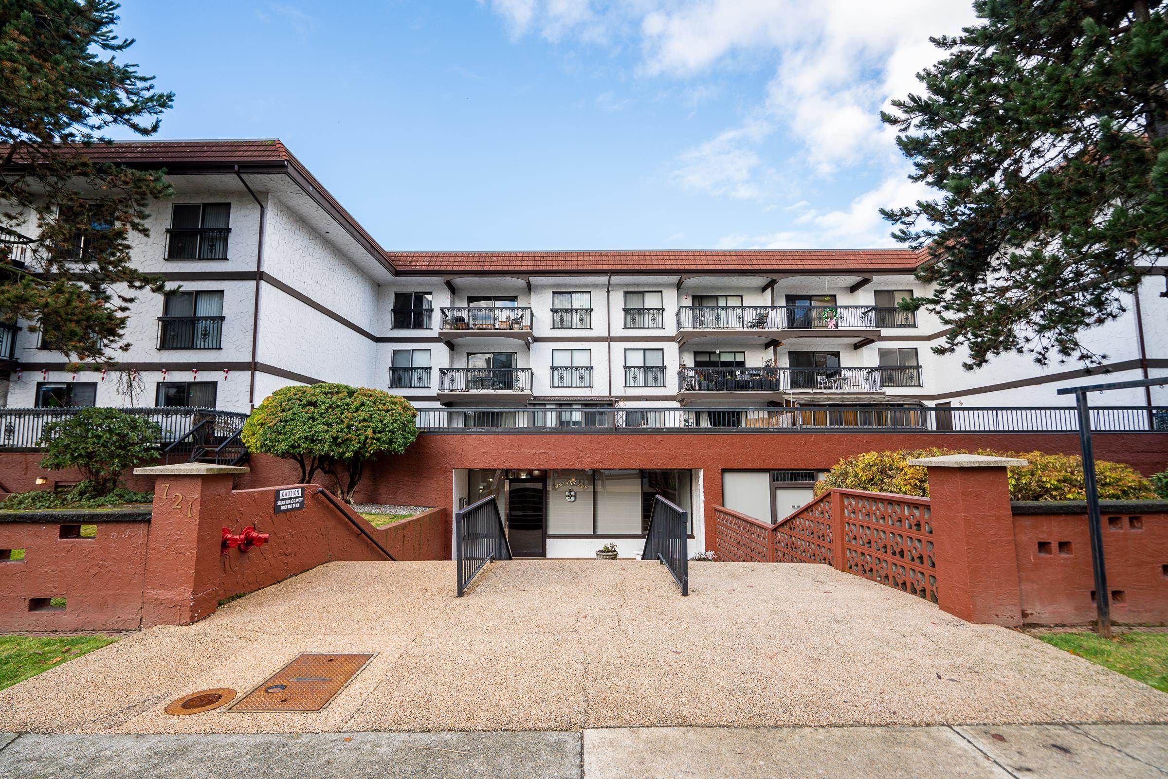 Main Photo: 206 721 HAMILTON Street in New Westminster: Uptown NW Condo for sale in "Casa Del Ray" : MLS®# R2743652