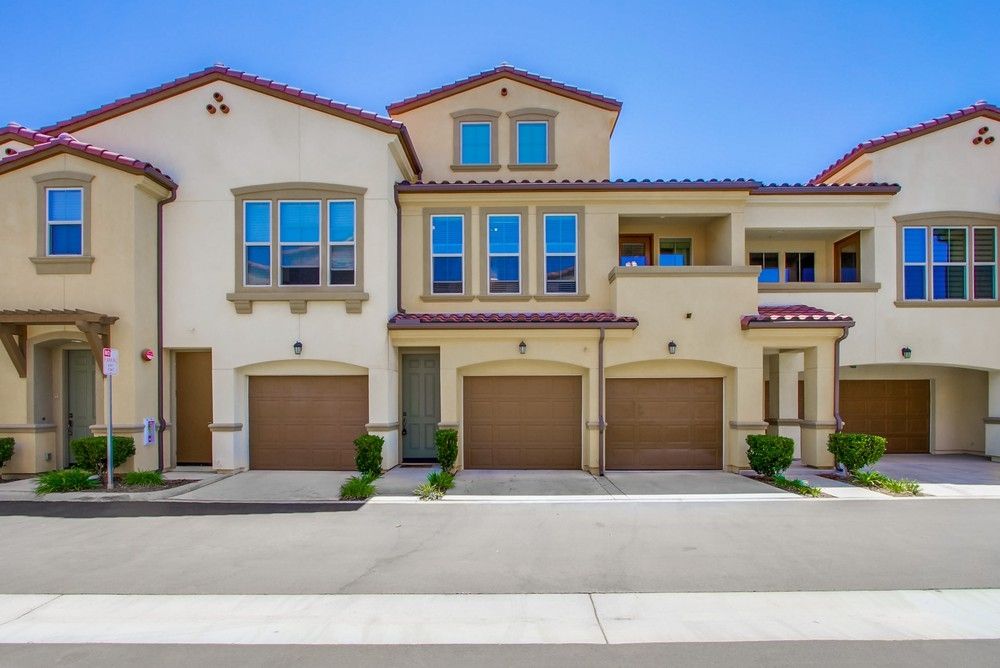 Main Photo: SAN DIEGO Townhouse for sale : 2 bedrooms : 6645 Canopy Ridge Ln #22