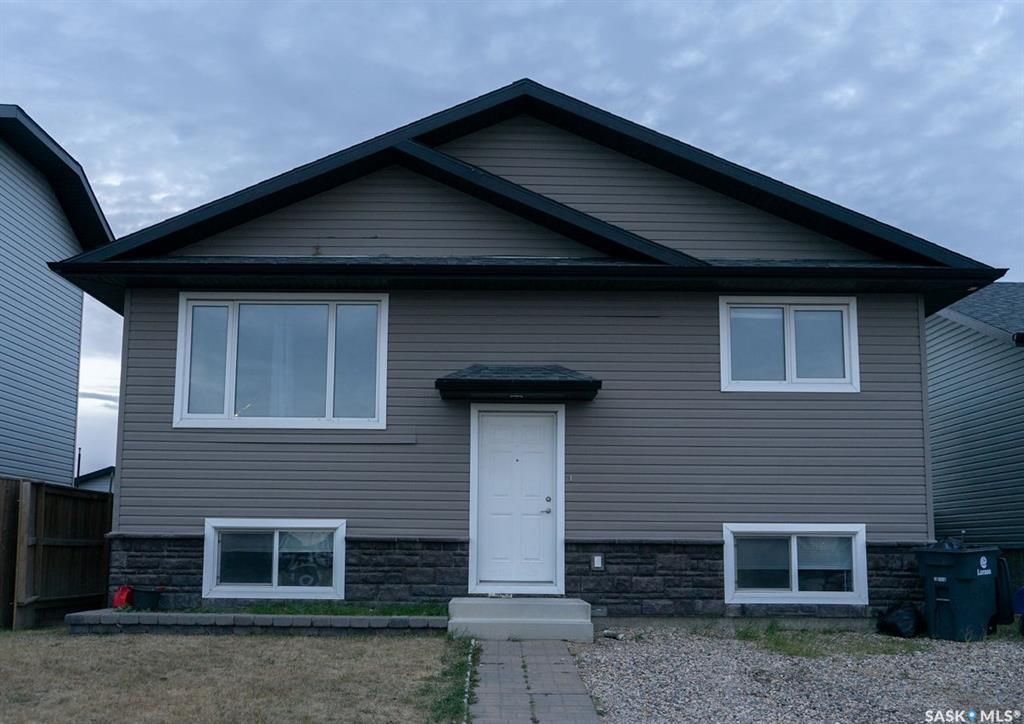 Main Photo: 224 Warwick Crescent in Warman: Residential for sale : MLS®# SK926747