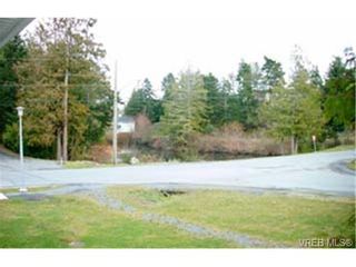 Photo 8: 555 Hansen Ave in VICTORIA: La Thetis Heights House for sale (Langford)  : MLS®# 275158