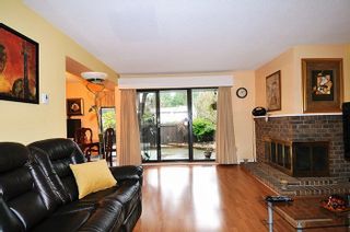 Photo 2: 11 3350 ROSEMONT Drive in Vancouver: Champlain Heights Townhouse for sale in "APENWOOD" (Vancouver East)  : MLS®# R2233904