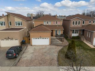 Photo 1: 4867 Rathkeale Road in Mississauga: East Credit House (2-Storey) for sale : MLS®# W8227692