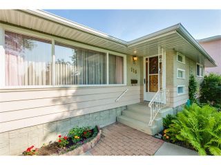 Photo 3: 116 BENNETT Crescent NW in Calgary: Brentwood_Calg House for sale : MLS®# C4021551