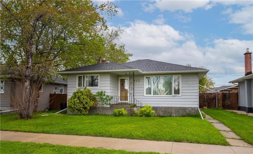 Main Photo: 943 Inkster Boulevard in Winnipeg: West Kildonan Residential for sale (4D)  : MLS®# 202318796