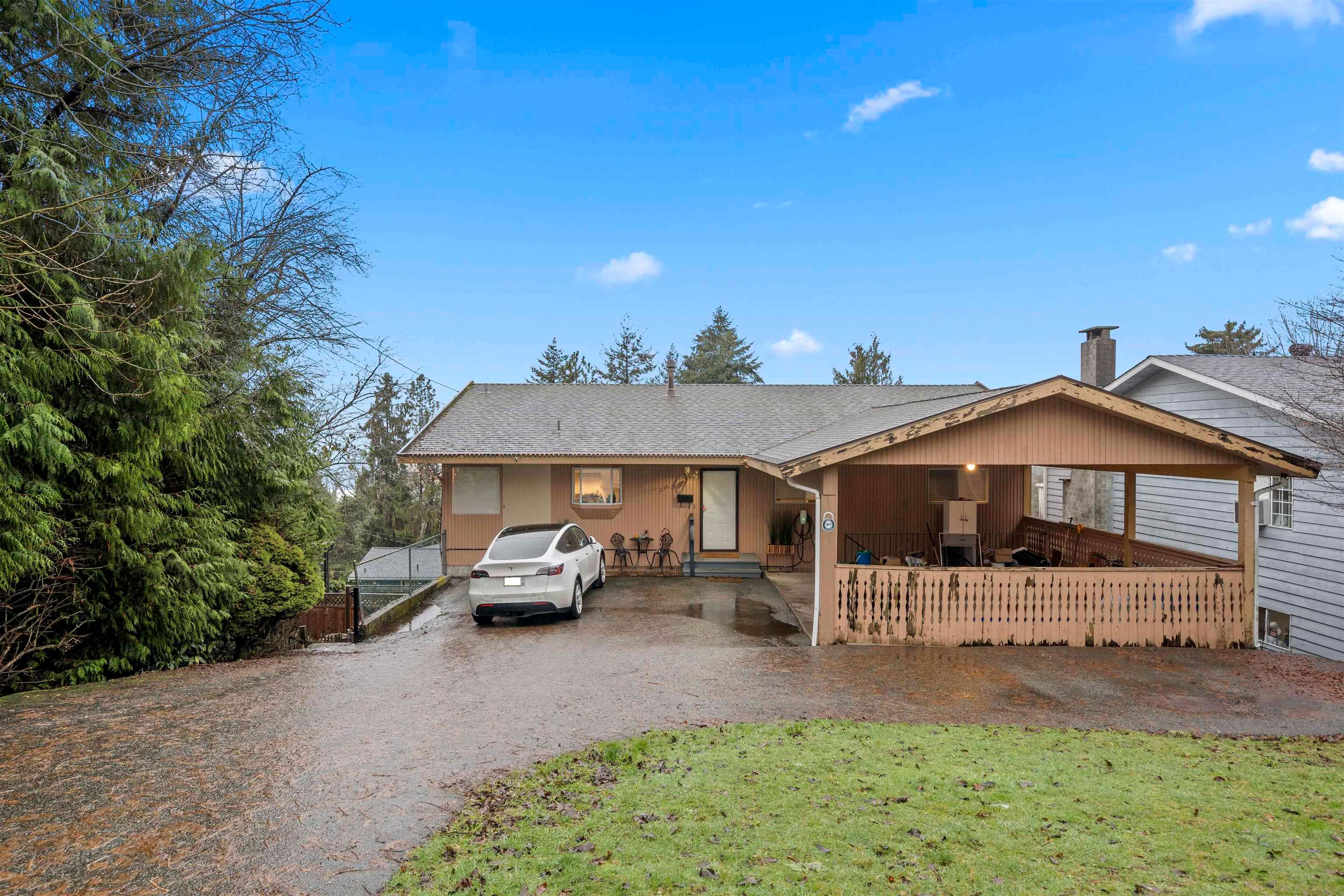 Main Photo: 236 MONTGOMERY Street in Coquitlam: Central Coquitlam House for sale : MLS®# R2847685