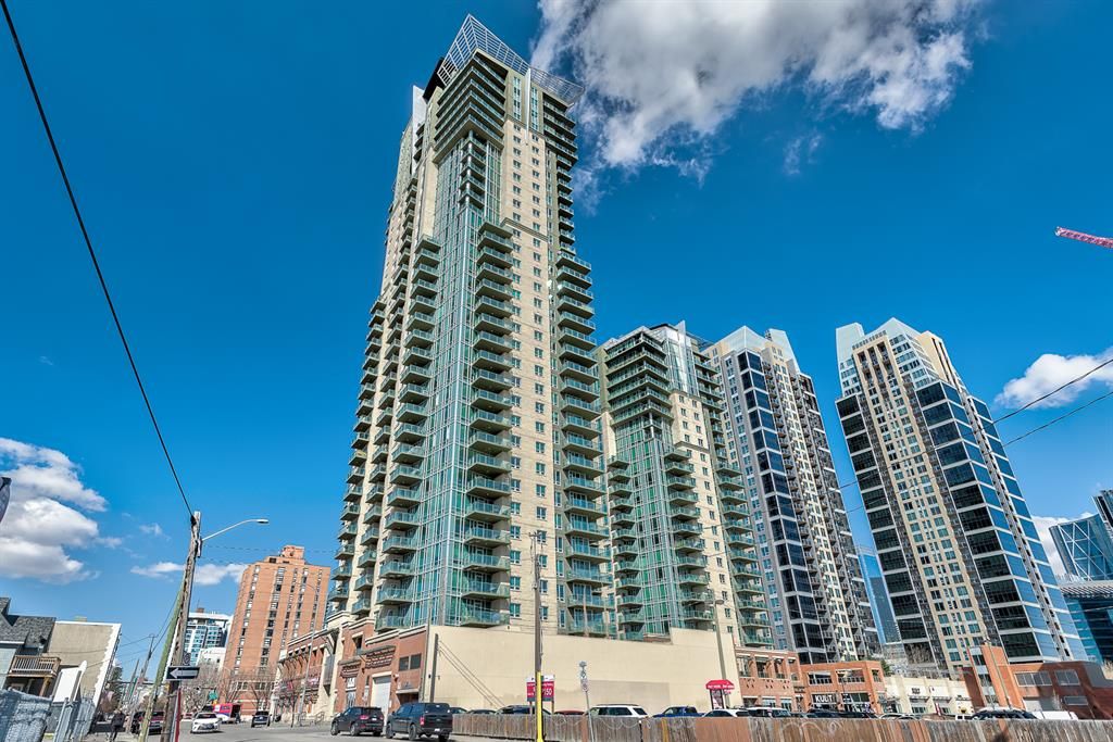 Main Photo: 2206 210 15 Avenue SE in Calgary: Beltline Apartment for sale : MLS®# A2010765