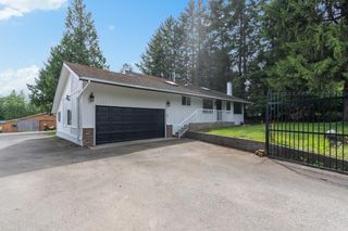 Photo 3: 26204 60 Avenue in Langley: County Line Glen Valley House for sale : MLS®# R2827914