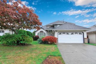 Photo 1: 12007 CHESTNUT Crescent in Pitt Meadows: Mid Meadows House for sale in "SOMERSET" : MLS®# R2737256