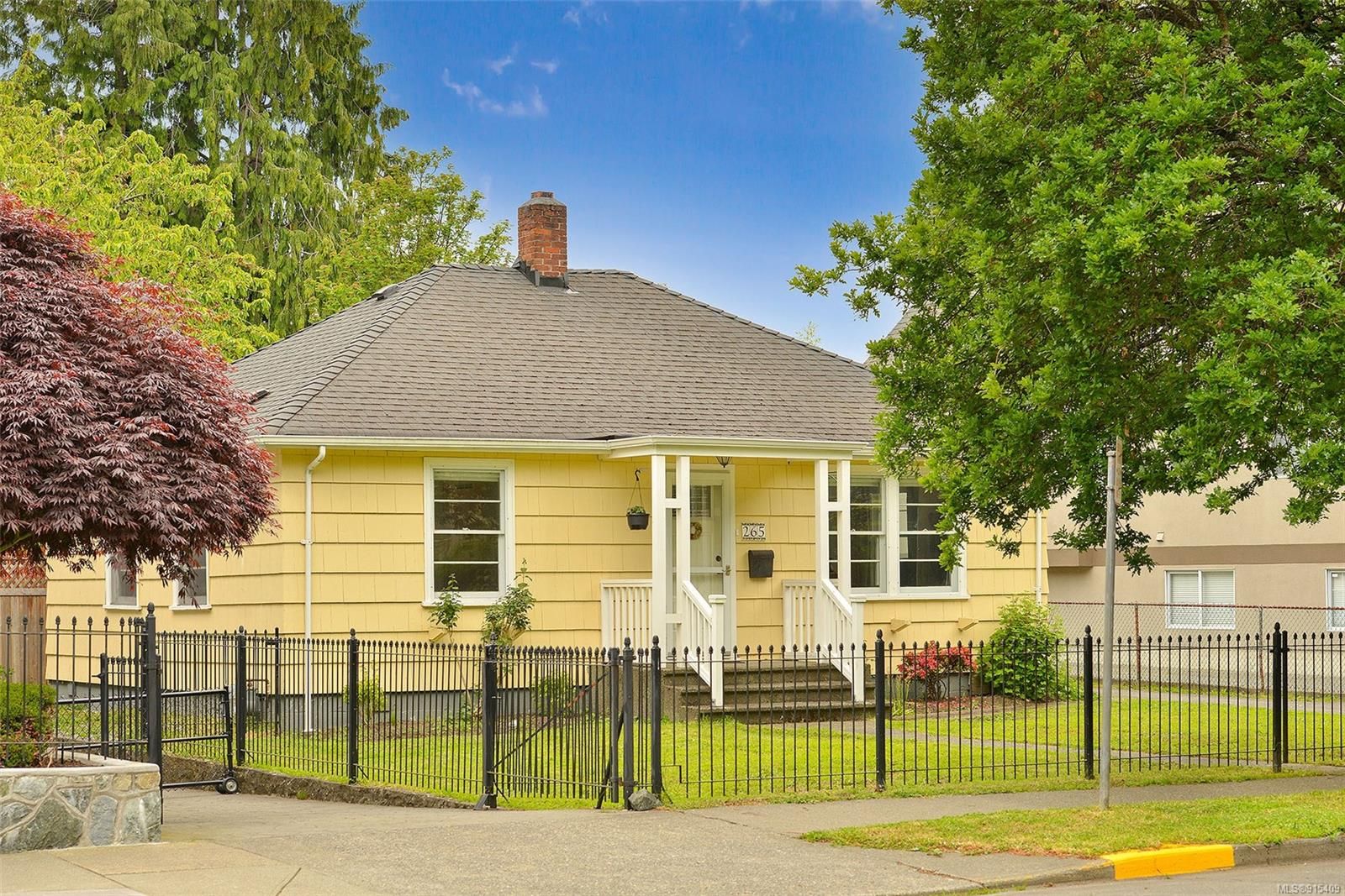 Main Photo: 265 Superior St in Victoria: Vi James Bay House for sale : MLS®# 915409