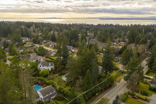 Photo 5: 13058 24 Avenue in Surrey: Elgin Chantrell House for sale in "Crescent Heights" (South Surrey White Rock)  : MLS®# R2528581