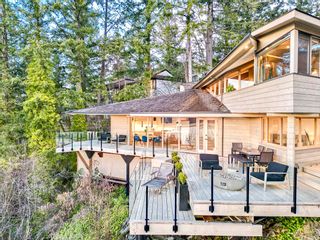 Photo 2: 6011 EAGLERIDGE Drive in West Vancouver: Eagleridge House for sale in "Eagleridge" : MLS®# R2836041