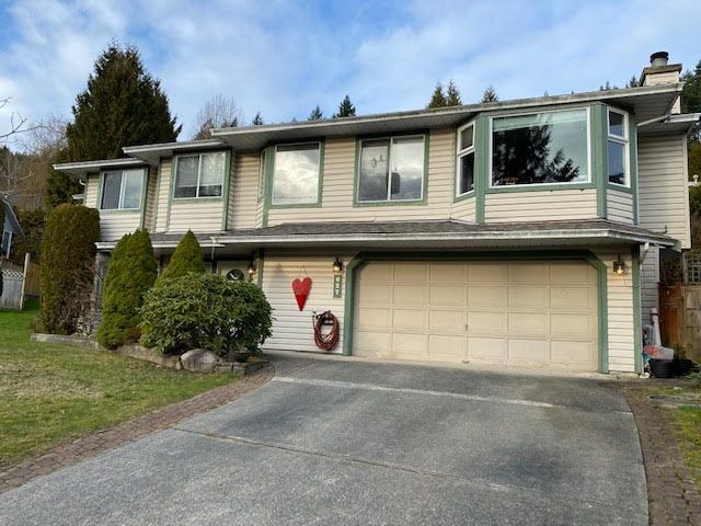 Main Photo: 627 BENTLEY Road in Port Moody: North Shore Pt Moody House for sale : MLS®# R2438639