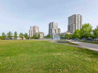Photo 18: 1802 5189 GASTON Street in Vancouver: Collingwood VE Condo for sale in "THE MACGREGOR" (Vancouver East)  : MLS®# R2369458